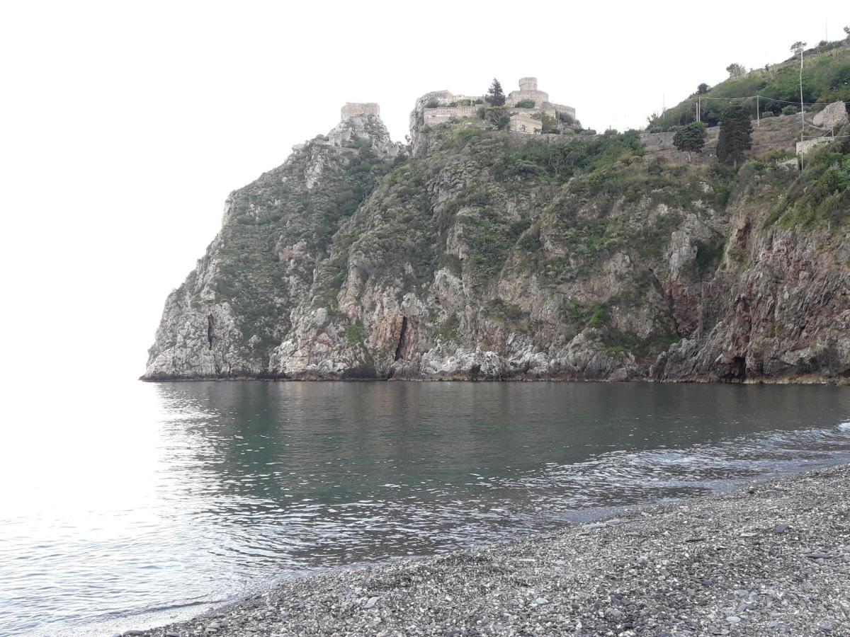 Appartamento Da Pippo e Nunzia SantʼAlessio Siculo Esterno foto